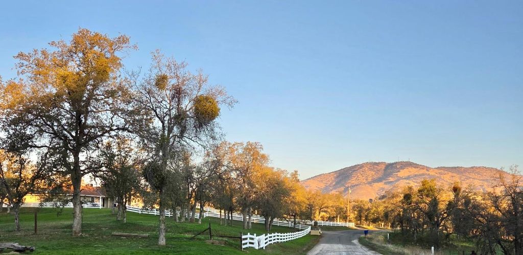 Image 3 of property listing at 31602 Tumbleweed Lane, Yokuts Valley, CA 93675