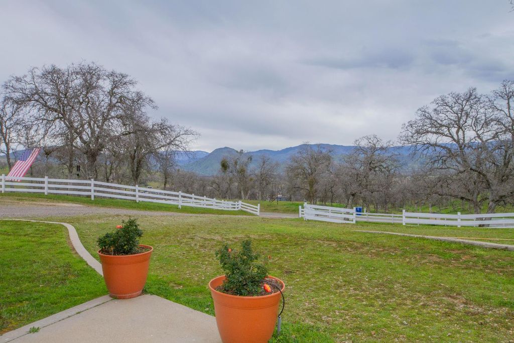 Image 33 of property listing at 31602 Tumbleweed Lane, Yokuts Valley, CA 93675