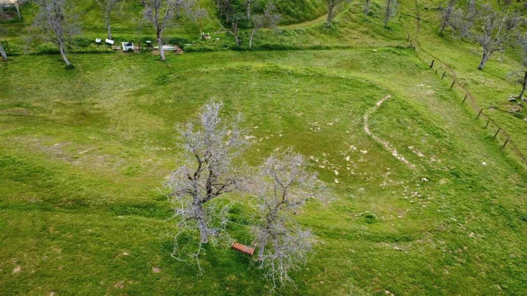 Image 40 of property listing at 31602 Tumbleweed Lane, Yokuts Valley, CA 93675