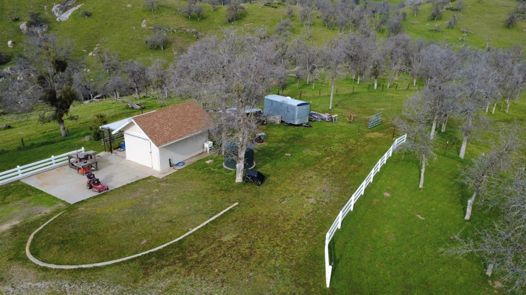 Image 41 of property listing at 31602 Tumbleweed Lane, Yokuts Valley, CA 93675