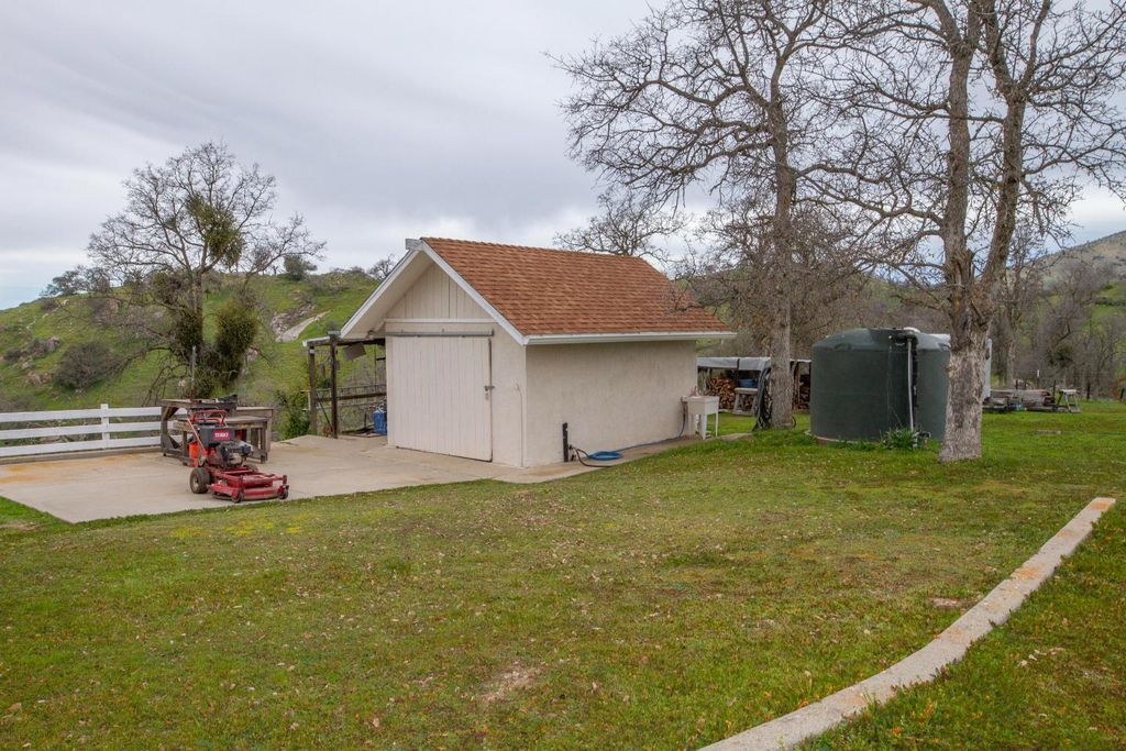 Image 42 of property listing at 31602 Tumbleweed Lane, Yokuts Valley, CA 93675