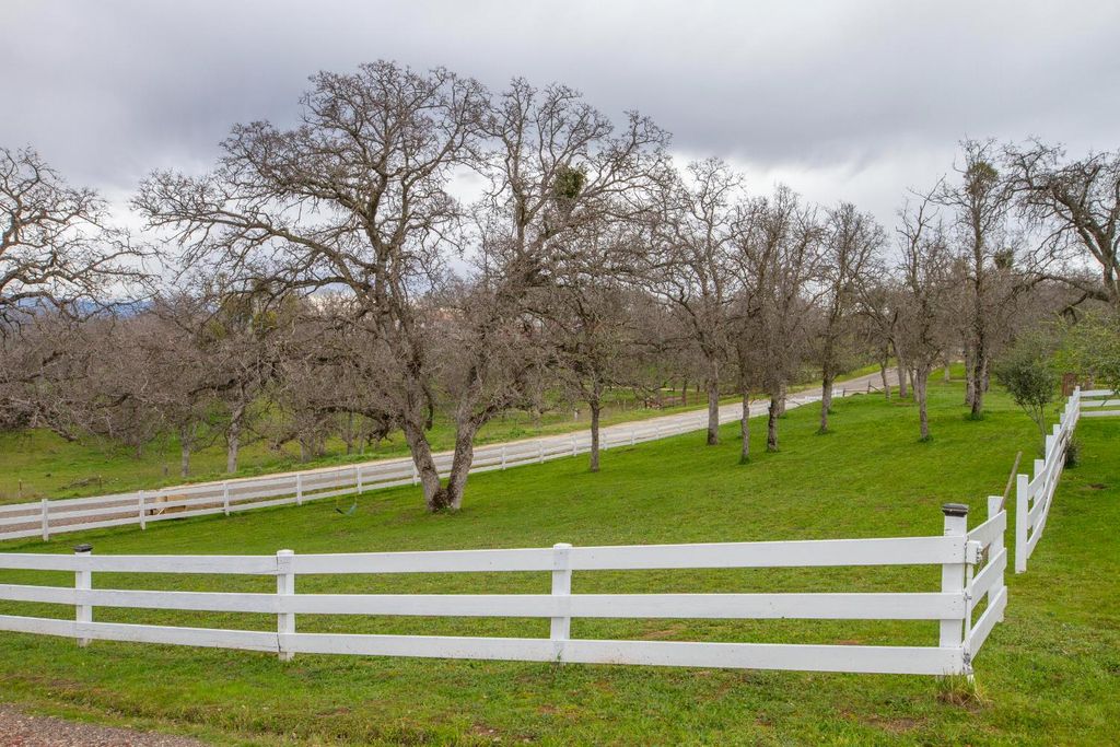 Image 49 of property listing at 31602 Tumbleweed Lane, Yokuts Valley, CA 93675