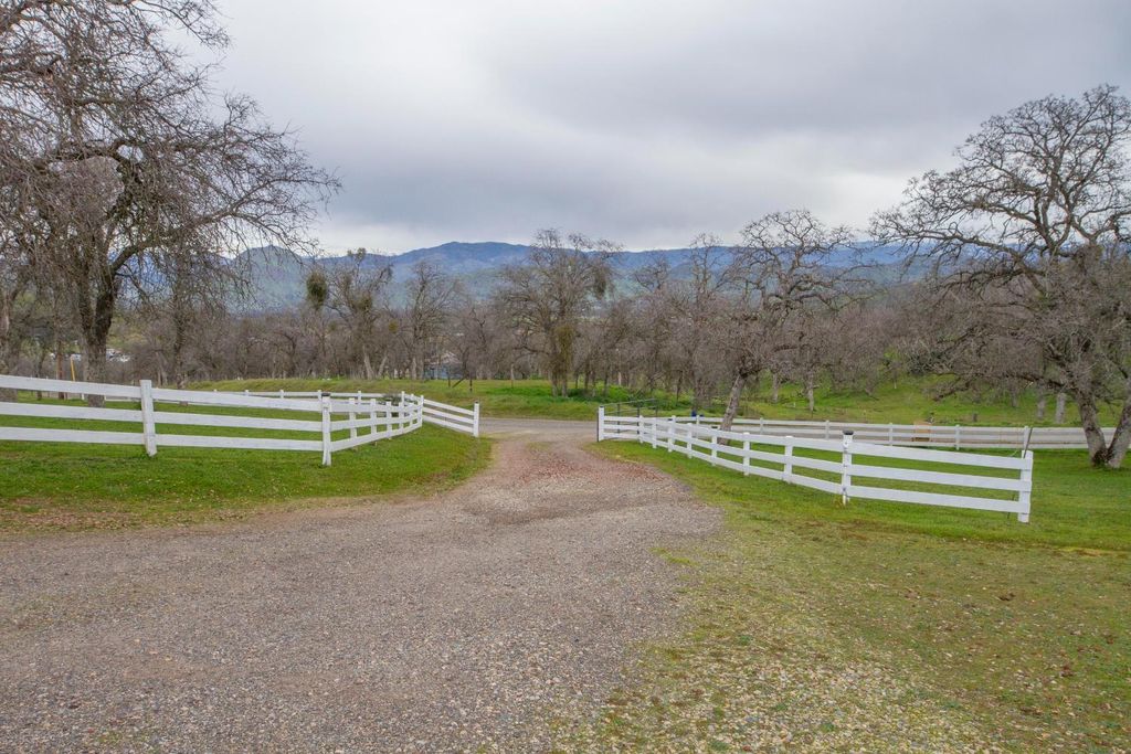 Image 50 of property listing at 31602 Tumbleweed Lane, Yokuts Valley, CA 93675