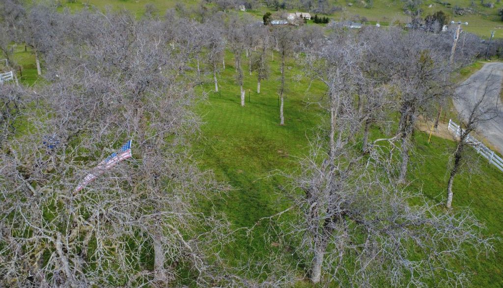 Image 68 of property listing at 31602 Tumbleweed Lane, Yokuts Valley, CA 93675