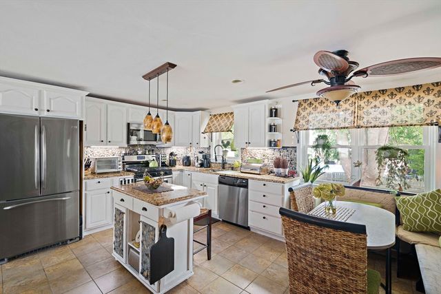 5 Caldwell St, Weymouth, MA 02191
