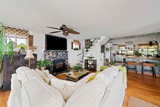 5 Caldwell St, Weymouth, MA 02191