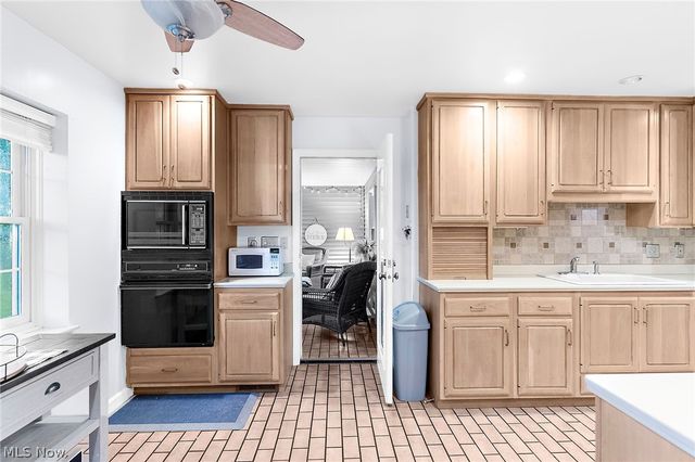 1338 Fox Run Drive, Youngstown, OH 44512