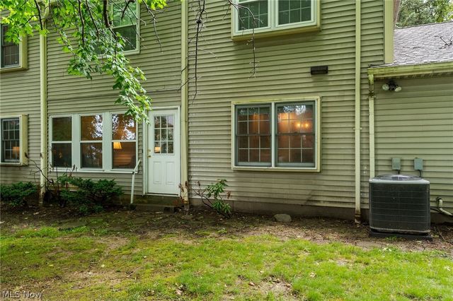 1338 Fox Run Drive, Youngstown, OH 44512