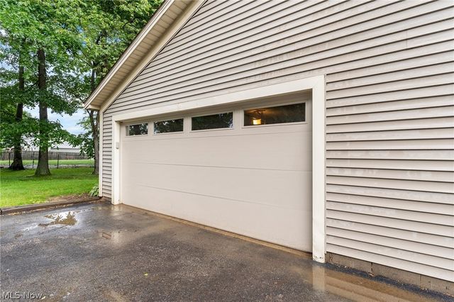 1338 Fox Run Drive, Youngstown, OH 44512