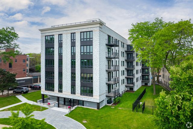 550 Sheridan Square 202, Evanston, IL 60202