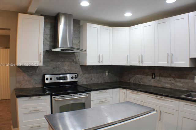 2023 SW 16th Ave, Boynton Beach, FL 33426