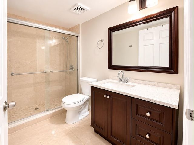 5045 Wiles Road 105, Coconut Creek, FL 33073