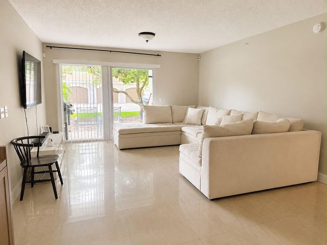5045 Wiles Road 105, Coconut Creek, FL 33073