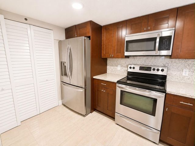 5045 Wiles Road 105, Coconut Creek, FL 33073