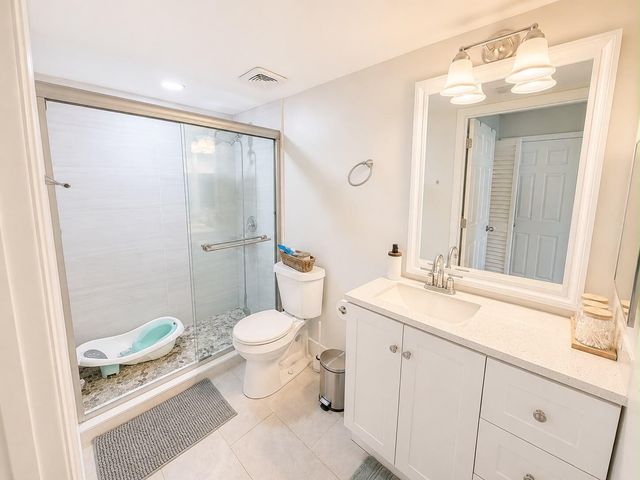 5045 Wiles Road 105, Coconut Creek, FL 33073