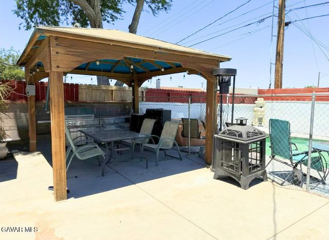 1235 W Ivesbrook Street, Lancaster, CA 93534
