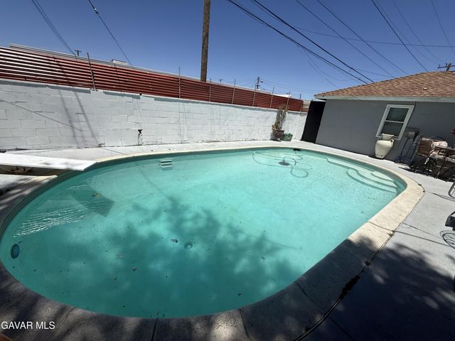 1235 W Ivesbrook Street, Lancaster, CA 93534