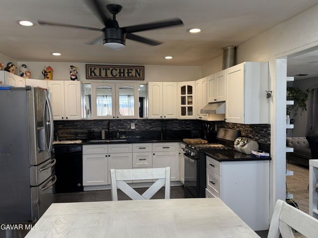 1235 W Ivesbrook Street, Lancaster, CA 93534