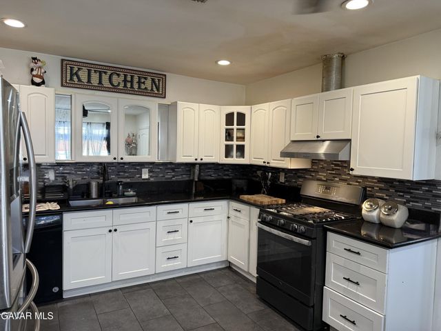 1235 W Ivesbrook Street, Lancaster, CA 93534