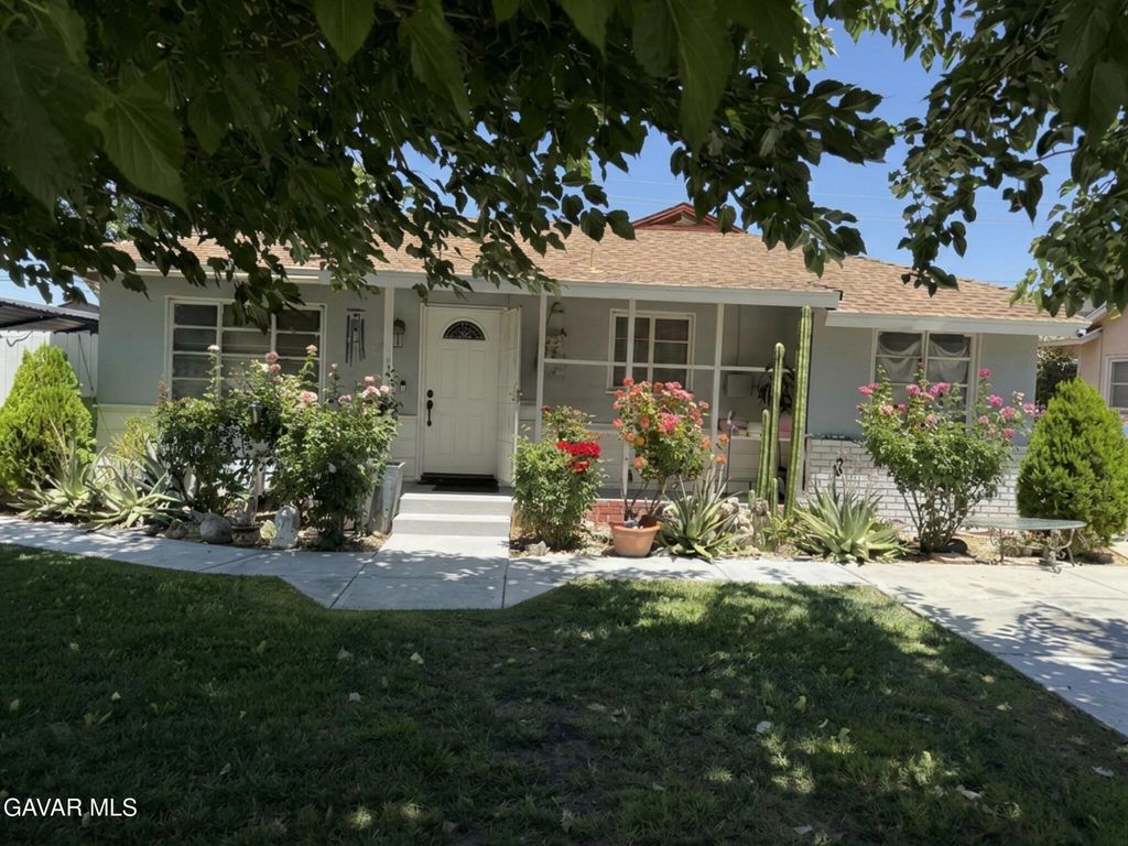 1235 W Ivesbrook Street, Lancaster, CA 93534