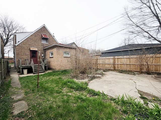 8613 S Dorchester Avenue, Chicago, IL 60619