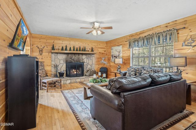 1944 Anderson Way, Sevierville, TN 37876