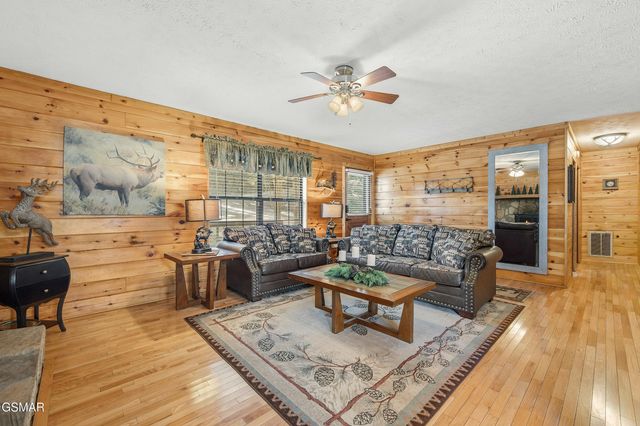 1944 Anderson Way, Sevierville, TN 37876