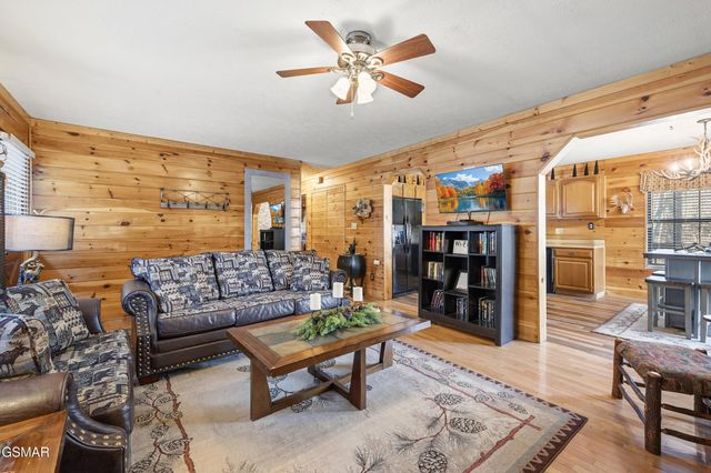 1944 Anderson Way, Sevierville, TN 37876