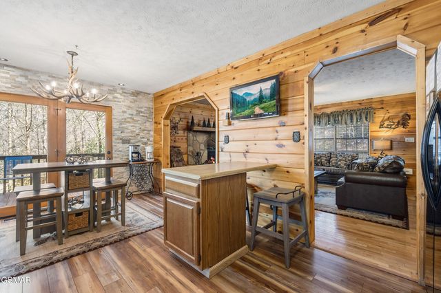 1944 Anderson Way, Sevierville, TN 37876