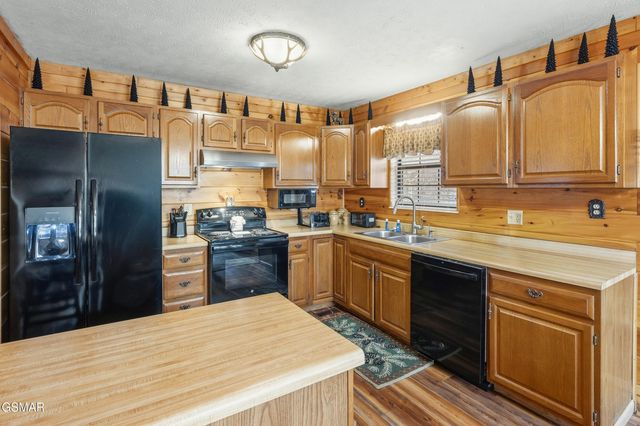 1944 Anderson Way, Sevierville, TN 37876