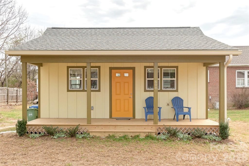 608 Ray Avenue, Hendersonville, NC 28792