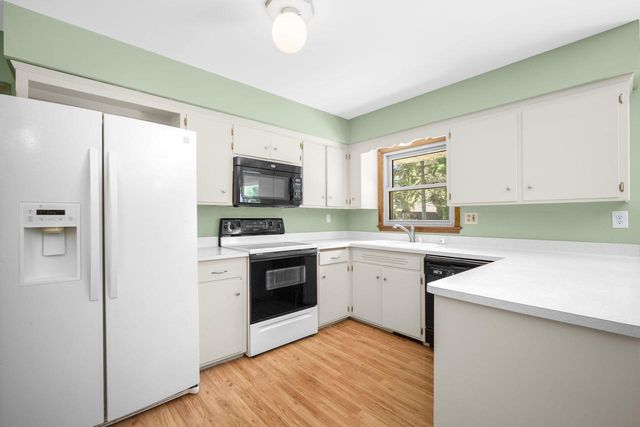 7565 S Lenox AVENUE, Oak Creek, WI 53154