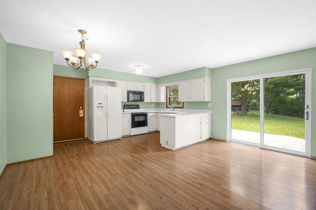7565 S Lenox AVENUE, Oak Creek, WI 53154