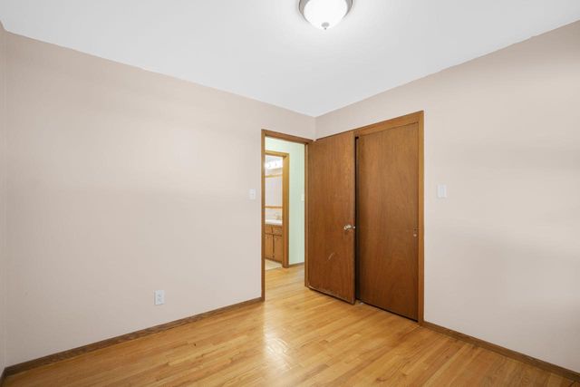 7565 S Lenox AVENUE, Oak Creek, WI 53154