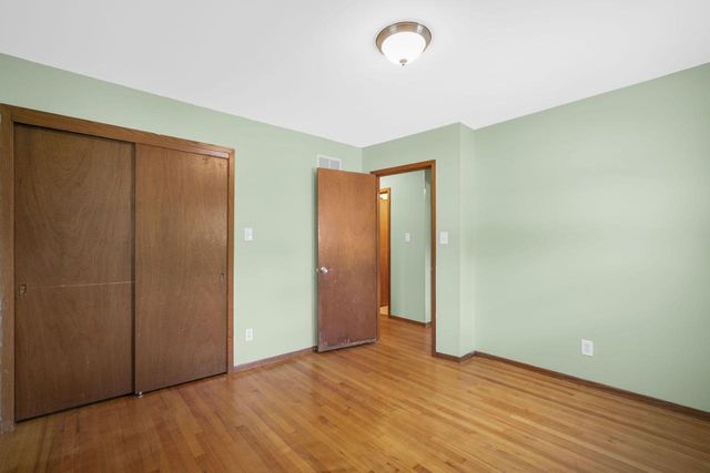 7565 S Lenox AVENUE, Oak Creek, WI 53154