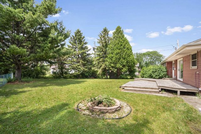 7565 S Lenox AVENUE, Oak Creek, WI 53154