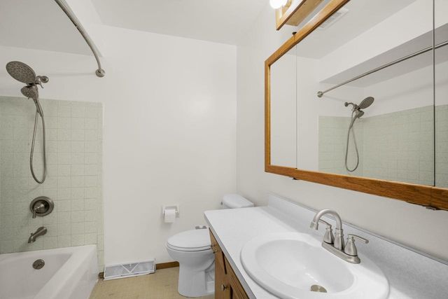 7565 S Lenox AVENUE, Oak Creek, WI 53154