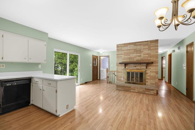 7565 S Lenox AVENUE, Oak Creek, WI 53154