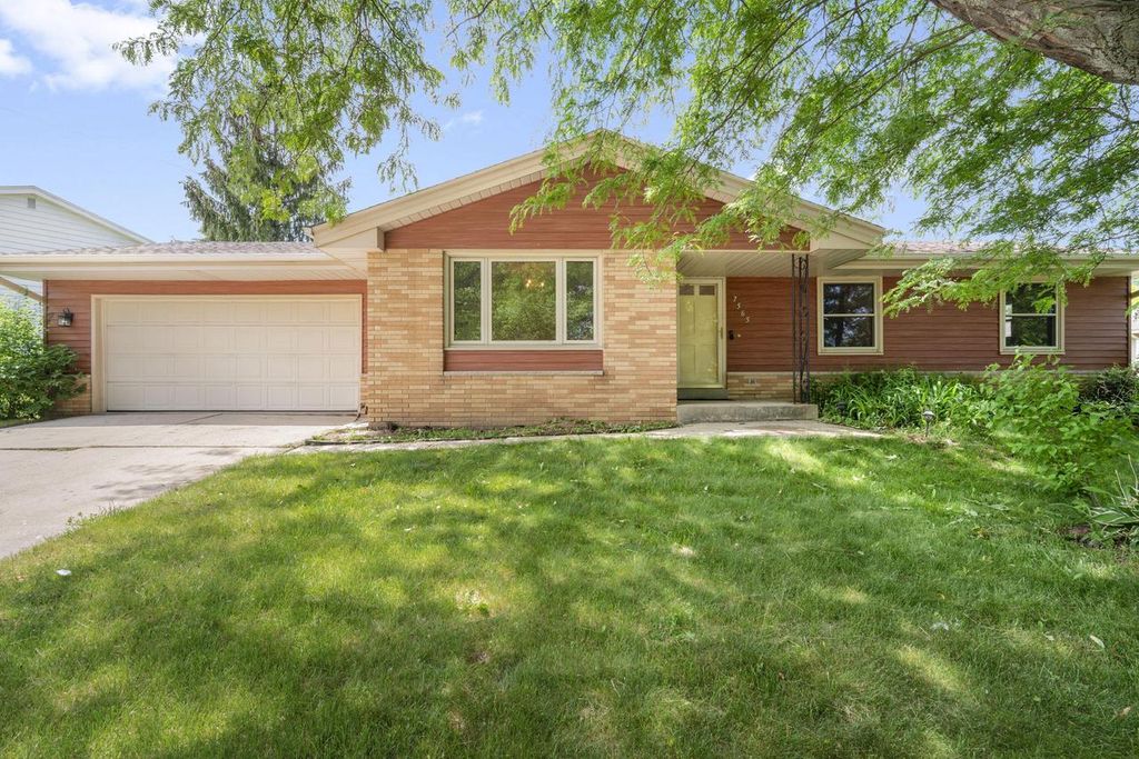 7565 S Lenox AVENUE, Oak Creek, WI 53154