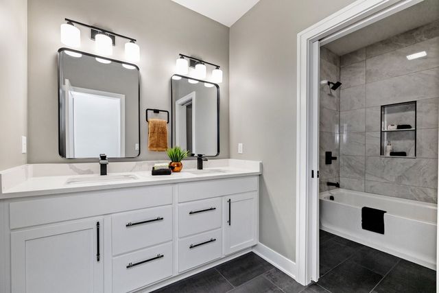 80 NW Alderleaf Drive, Waukee, IA 50263