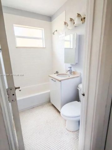 8000 NE Bayshore Ct 118, Miami, FL 33138