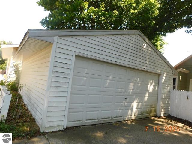 519 E Division, Cadillac, MI 49601