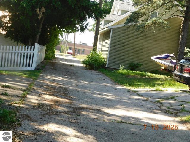 519 E Division, Cadillac, MI 49601