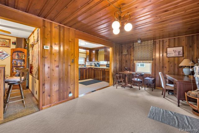 5693 Colonial Street, Dearborn Heights, MI 48127
