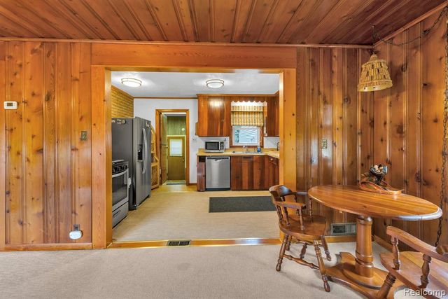 5693 Colonial Street, Dearborn Heights, MI 48127