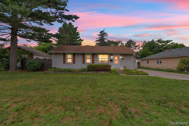 5693 Colonial Street, Dearborn Heights, MI 48127