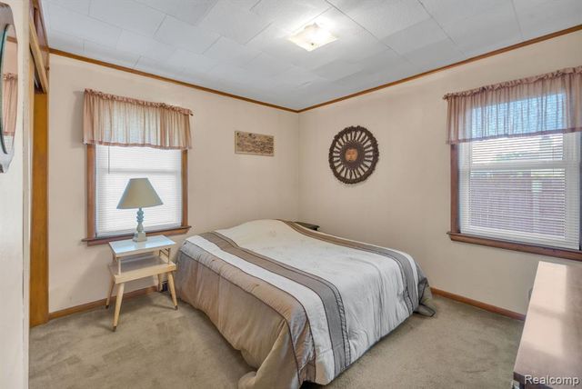 5693 Colonial Street, Dearborn Heights, MI 48127