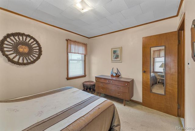 5693 Colonial Street, Dearborn Heights, MI 48127