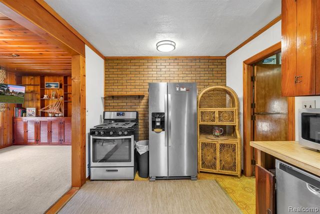 5693 Colonial Street, Dearborn Heights, MI 48127