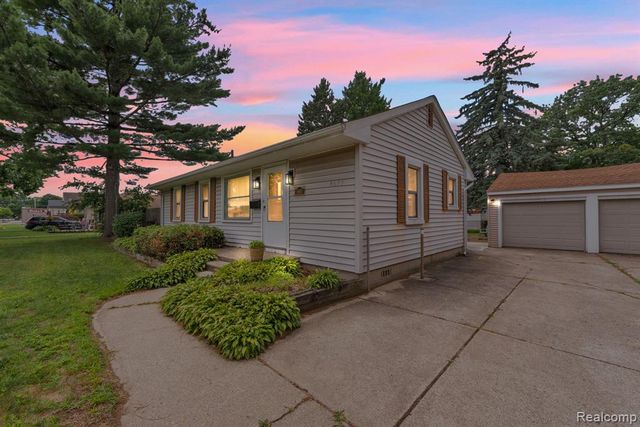 5693 Colonial Street, Dearborn Heights, MI 48127